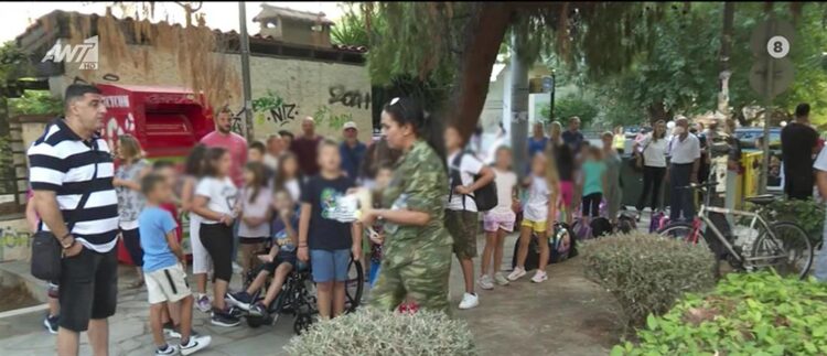 Αιγάλεω: Έξωση και “λουκέτο” σε δημοτικό σχολείο (video)