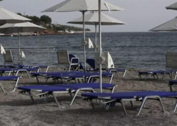 Κρήτη: Φοιτητές και εκπαιδευτικοί κοιμούνται σε παραλίες και αυτοκίνητα γιατί δεν βρίσκουν σπίτι