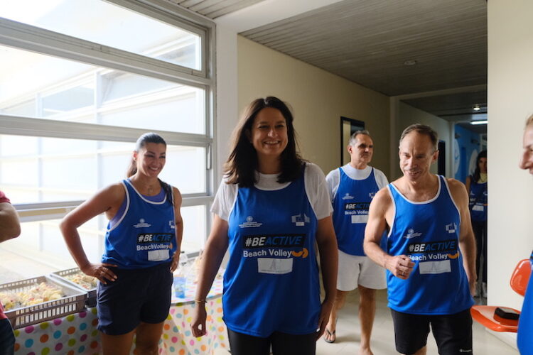 Η Ν. Κεραμέως παίζει Beach Volley με υπαλλήλους του υπ. Παιδείας