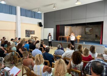 Με Διευθυντές Δημοτικών Σχολείων συναντήθηκε η Ν. Κεραμέως