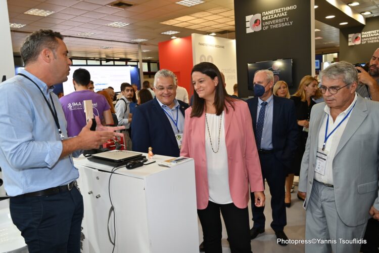 Το περίπτερο του ΑΠΘ στη ΔΕΘ επισκέφθηκε η ηγεσία του υπ. Παιδείας