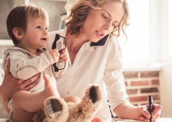 Άδεια μητρότητας και επίδομα: Τι αλλάζει μετά τις ανακοινώσεις Μητσοτάκη