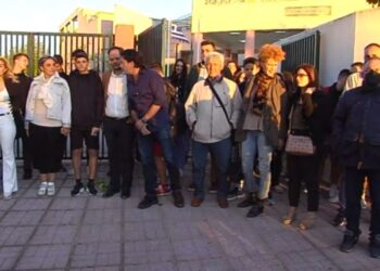 Καλαμαριά: Συγκέντρωση γονέων – Στέλνουν τα παιδιά σε άλλο σχολείο