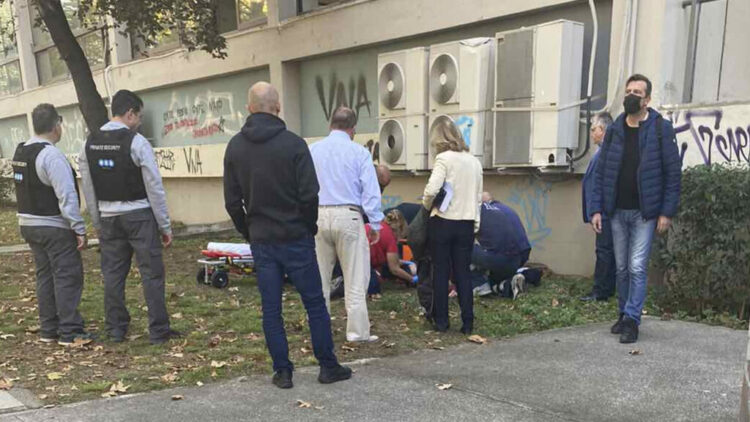 Φοιτητής του ΑΠΘ έπεσε στο κενό από τον 3ο όροφο – Μεταφέρθηκε στο νοσοκομείο