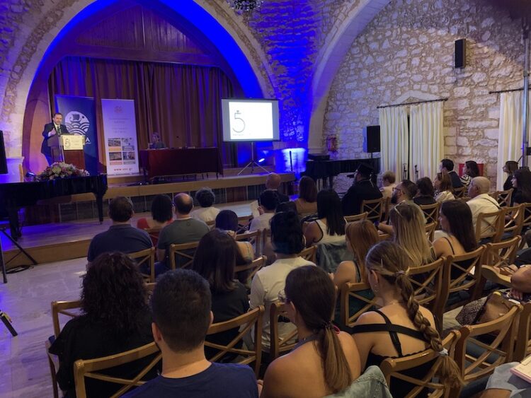 «5 ΛΕΠΤΑ ΑΚΟΜΑ…» στο διαδίκτυο, στα τυχερά παιχνίδια, στα κοινωνικά δίκτυα