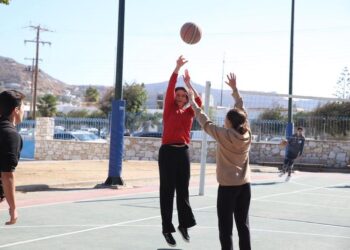 Τα “ρέστα” της έδωσε η Ν. Κεραμέως σε αγώνα μπάσκετ με μαθητές Λυκείου  στη Νάξο