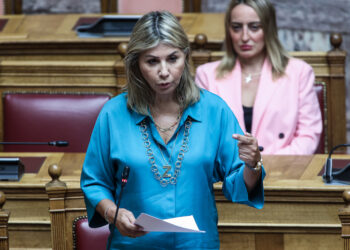 Επίδομα για εκπαιδευτικούς που υπηρετούν σε νησιωτικές περιοχές, προανήγγειλε η   Ζ. Μακρή