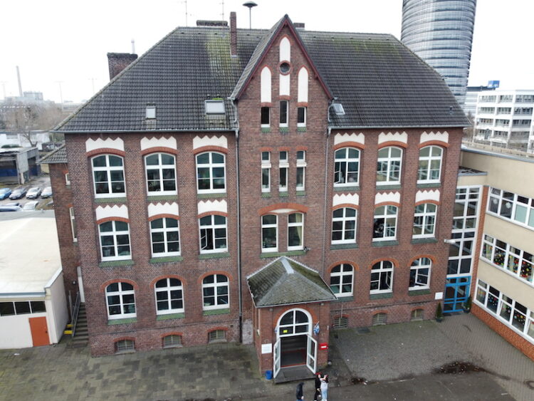 Τα ωρολόγια προγράμματα δίγλωσσων Δημοτικών Σχολείων και Γυμνασίων Μονάχου