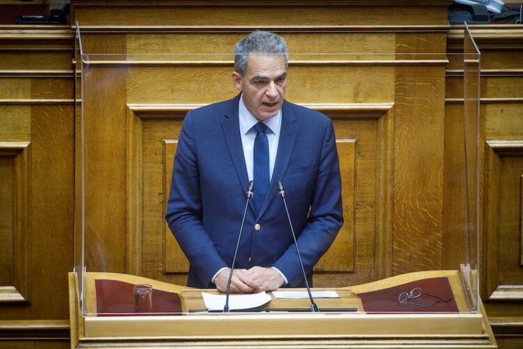 Ομολογία υφ. Παιδείας: Τα   Πανεπιστήμια   της Αθήνας και  Θεσσαλονίκης, έχουν   πρόβλημα   έλλειψης αιθουσών