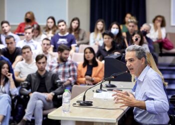 Υφ. Παιδείας:  Τι έμαθα συζητώντας μια βραδιά του Οκτωβρίου με τους νέους της Αθήνας