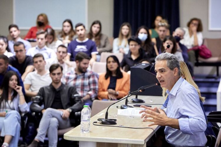 Υφ. Παιδείας:  Τι έμαθα συζητώντας μια βραδιά του Οκτωβρίου με τους νέους της Αθήνας