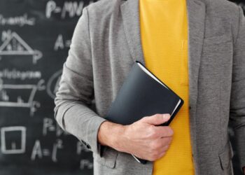 Επίδομα 200 ευρώ στους εκπαιδευτικούς από τους Δήμους Σπετσών και Ύδρας