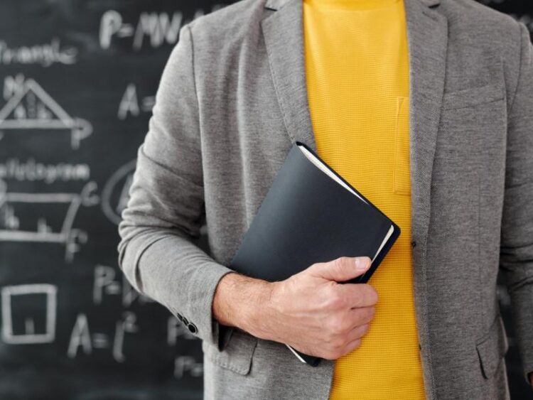 Επίδομα 200 ευρώ στους εκπαιδευτικούς από τους Δήμους Σπετσών και Ύδρας