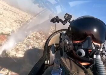 28η Οκτωβρίου – Θεσσαλονίκη: Η εντυπωσιακή επίδειξη του F-16 της ομάδας «ΖΕΥΣ» και το μήνυμα του επισμηναγού