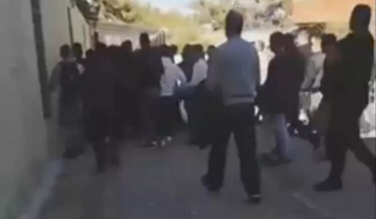 Κρήτη: Ξυλοκόπησαν άγρια μαθητή και καθηγητή στο ΕΠΑΛ που πήγε να τούς χωρίσει από καβγά– Εικόνες ντροπής (video)