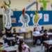 Υπάρχει ελπίδα: Δάσκαλοι & γονείς μαθητών έσωσαν 10χρονο που κινδύνευε να μείνει χωρίς σπίτι – Οι κατηγορίες προς την κυβέρνηση