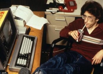 H ιδιοφυΐα που διέλυσε το Ίντερνετ: O φοιτητής που δημιούργησε μία βιομηχανία δισεκατομμυρίων επειδή… βαριόταν