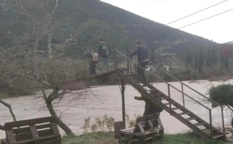 Κακοκαιρία: Παρέμβαση εισαγγελέα για την επικίνδυνη διέλευση μαθητών από τον Εύηνο