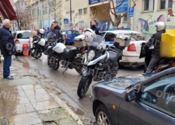 Άγριο ξύλο μεταξύ μαθητών έξω από δημοτικό σχολείο στη Λάρισα