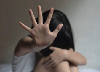 Καλαμάτα: Απολογείται 61χρονος εκπαιδευτικός – Κατηγορείται για αποπλάνηση της κόρης του