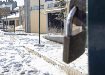 Κακοκαιρία «Μπάρμπαρα»: Κλειστά τη Δευτέρα τα σχολεία στην Αττική λόγω χιονιά – Κλειστά και τα εμπορικά καταστήματα