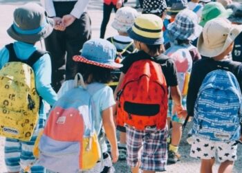 Γκρίνια για τις σχολικές τσάντες στην Ιαπωνία: Πολύ βαριές για τους μαθητές, ακόμη και 10 κιλά