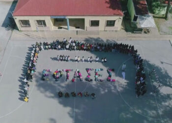 Μουσικό Σχολείο Κατερίνης – Οι μαθητές τραγουδούν την «Κοιλάδα των Τεμπών» και ραγίζουν καρδιές (video)