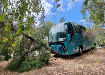ΠΡΙΝ ΑΠΟ ΛΙΓΟ: Τροχαίο με σχολικό λεωφορείο – Τρεις μαθητές στο νοσοκομείο