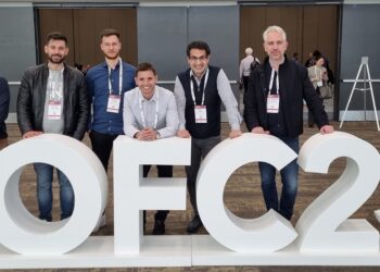 Φοιτητές του ΑΠΘ κατασκεύασαν τον ταχύτερο επεξεργαστή Τεχνητής Νοημοσύνης στον κόσμο με τη χρήση φωτός