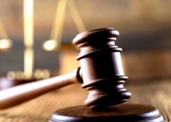 Αγωγή Κεραμέως εναντίον ΔΟΕ και ΟΛΜΕ για την απεργία – αποχή, που είχαν προκηρύξει για τις εξετάσεις της Ελληνικής Πίζα