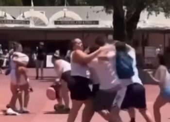 Βίντεο με τον άγριο καβγά ανάμεσα σε οικογένειες που ξέσπασε για μια… φωτογραφία