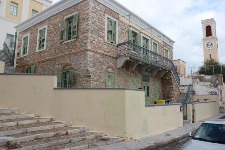 Ανοικτή Επιστολή γονέα: Γιατί να μην δηλώσεις στο μηχανογραφικό σου την Σύρο