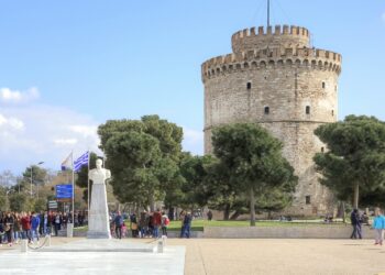 Μαθητές πήγαν εκδρομή στη Θεσσαλονίκη και τους έστειλαν σε ξενοδοχείο τρώγλη, καταγγέλλει γονέας (video)