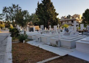 Απίστευτο περιστατικό στην Πάτρα: Άνοιξε τον τάφο της μητέρας της και δεν υπήρχε μέσα