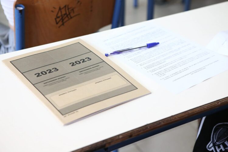 Πανελλήνιες 2023: Ανοίγει η πλατφόρμα για τα αποτελέσματα στο κινητό με SMS