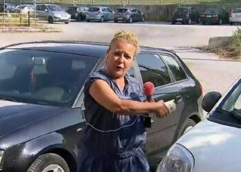 Η ΕΜΑΚ απεγκλώβισε 2χρονο παιδί από αυτοκίνητο – Κλειδώθηκε κατά λάθος (video)