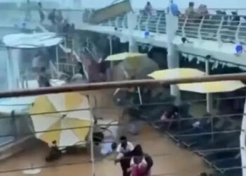 Σοκάρει βίντεο από την στιγμή που ξεσπά ξαφνική καταιγίδα σε κρουαζιερόπλοιο