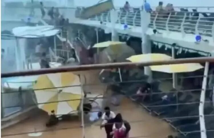 Σοκάρει βίντεο από την στιγμή που ξεσπά ξαφνική καταιγίδα σε κρουαζιερόπλοιο