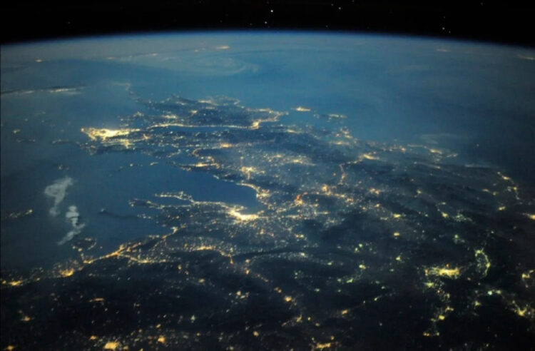 Βίντεο που κόβει την ανάσα: Ο γύρος της Ελλάδας το βράδυ πάνω από το διάστημα!