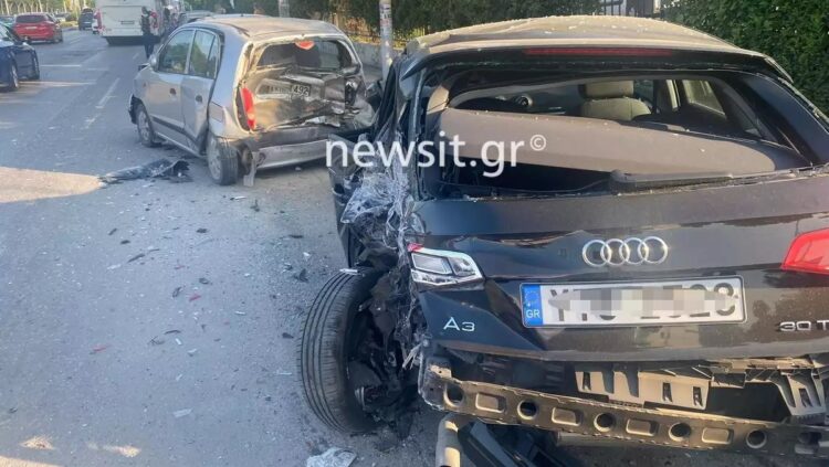 Θεσσαλονίκη: Λεωφορείο διέλυσε πάνω από 10 σταθμευμένα αυτοκίνητα (φωτο, video)