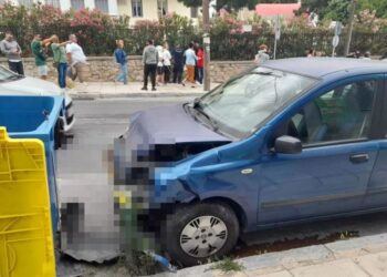 Σύρος: Τροχαίο με αυτοκίνητο που έκανε τρελή πορεία – Οδηγούσε αιμόφυρτος στο τιμόνι (φωτο)