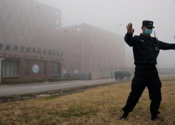 Αποκάλυψη βόμβα των Sunday Times: Γίνονταν πειράματα με μεταλλαγμένους κορονοϊούς στη Γουχάν πριν την πανδημία