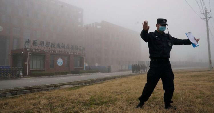 Αποκάλυψη βόμβα των Sunday Times: Γίνονταν πειράματα με μεταλλαγμένους κορονοϊούς στη Γουχάν πριν την πανδημία
