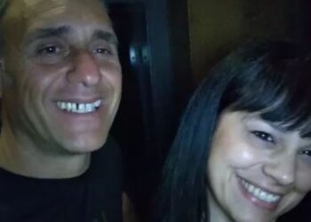 Τραγωδία: Αδερφάκια που πvίγηκαν βρέθηκαν αγκαλιασμένα στον βυθό (φωτο)