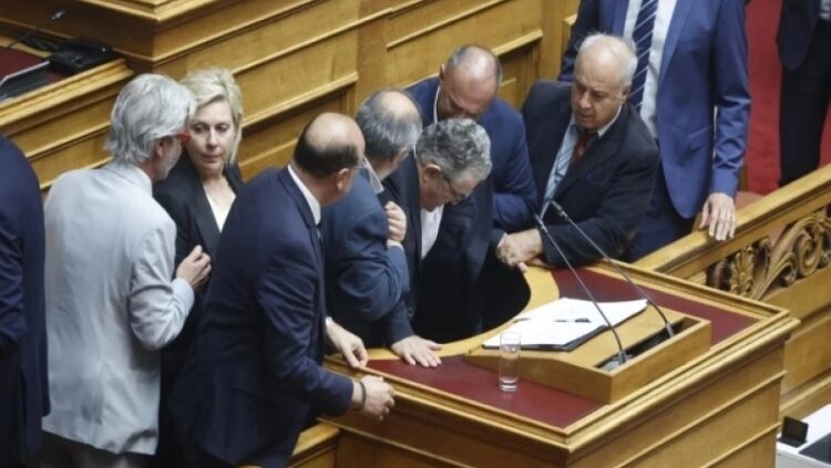 Αντί για αντηλιακό βάζουν μπύρα και οι ειδικοί προειδοποιούν (video)