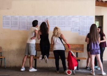 Πανελλαδικές 2023: Άνοδος των βάσεων στις περιζήτητες σχολές και κενές θέσεις στα πανεπιστήμια