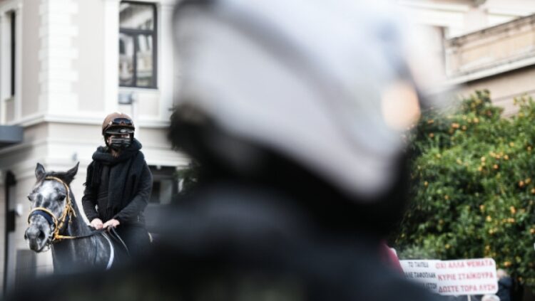 «Βόμβα» Μηταράκη: Καταργείται η Πανεπιστημιακή αστυνομία – Έρχονται αστυνομικοί με άλογα (video)