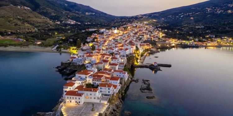 Ύμνοι της Daily Telegraph για ελληνικό νησί: Ανεξερεύνητος παράδεισος με παρθένα ψαροχώρια