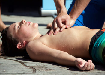 Πνιγμός σε Θάλασσα ή Πισίνα: Πρώτες Βοήθειες – Τι πρέπει να ξέρουμε όλοι