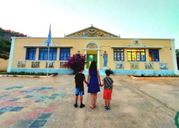 Κάρπαθος: Κλείνει μετά από 63 χρόνια το Δημοτικό Σχολείο Διαφανίου – Το γλυκόπικρο “αντίο” μαθητών και δασκάλας